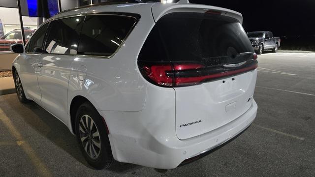 used 2021 Chrysler Pacifica Hybrid car, priced at $23,624