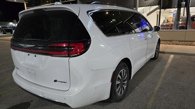 used 2021 Chrysler Pacifica Hybrid car, priced at $23,624