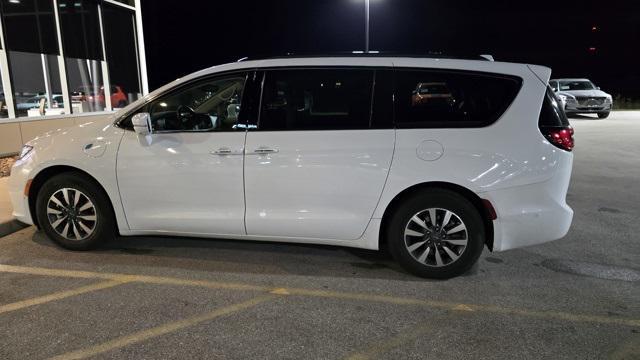 used 2021 Chrysler Pacifica Hybrid car, priced at $23,624