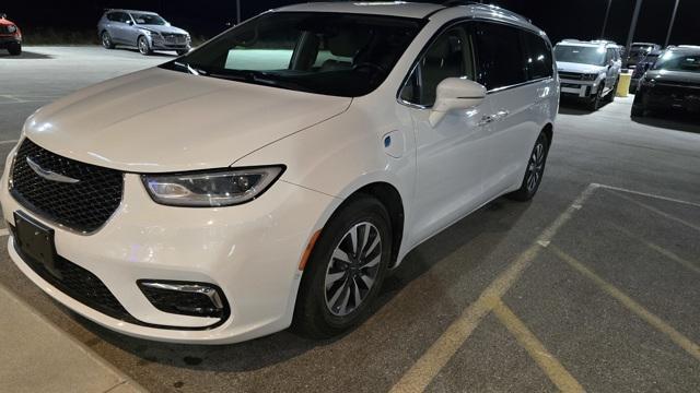 used 2021 Chrysler Pacifica Hybrid car, priced at $23,624