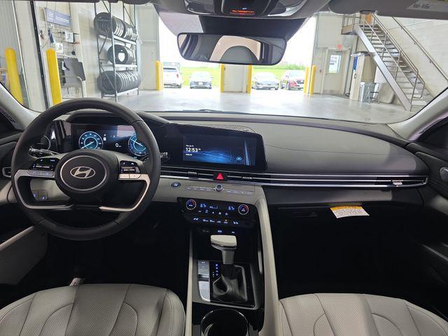 new 2025 Hyundai Elantra car, priced at $30,554