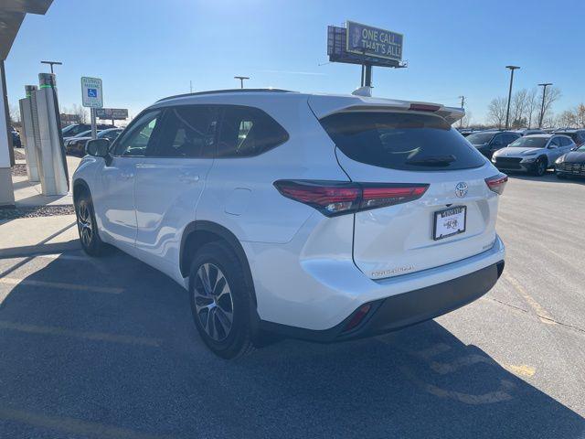 used 2021 Toyota Highlander car, priced at $32,885
