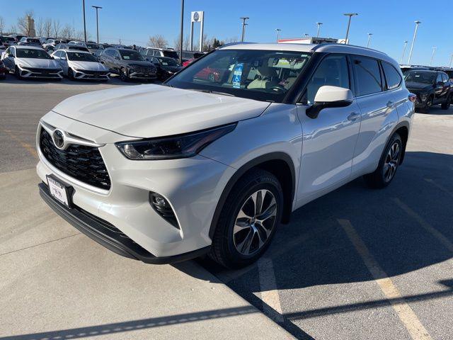 used 2021 Toyota Highlander car, priced at $32,885