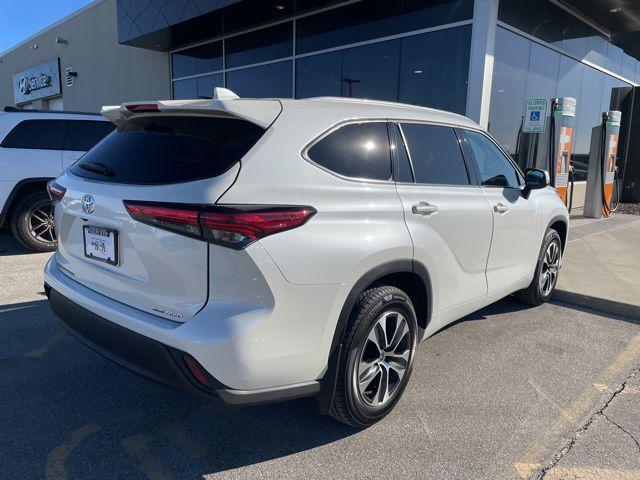 used 2021 Toyota Highlander car, priced at $32,885