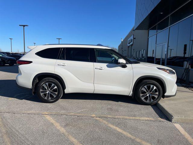 used 2021 Toyota Highlander car, priced at $32,885