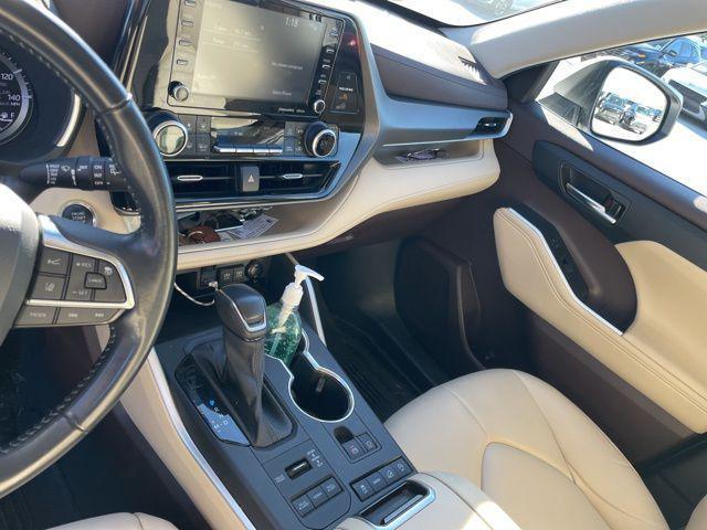 used 2021 Toyota Highlander car, priced at $32,885