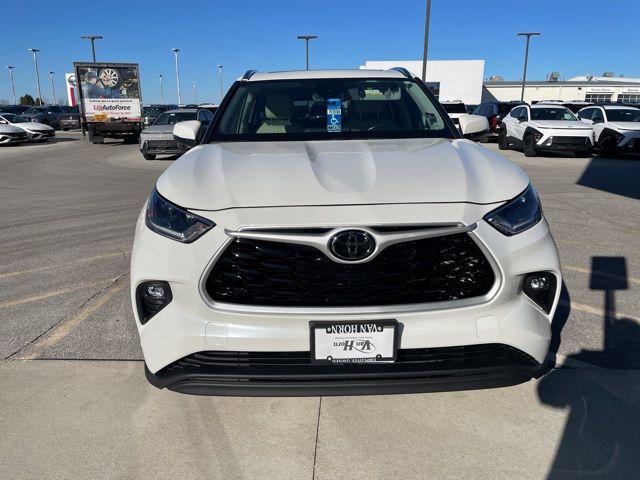 used 2021 Toyota Highlander car, priced at $32,885