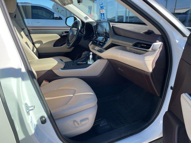used 2021 Toyota Highlander car, priced at $32,885
