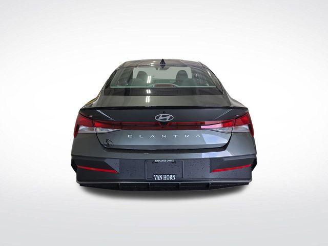 new 2025 Hyundai Elantra car, priced at $23,256