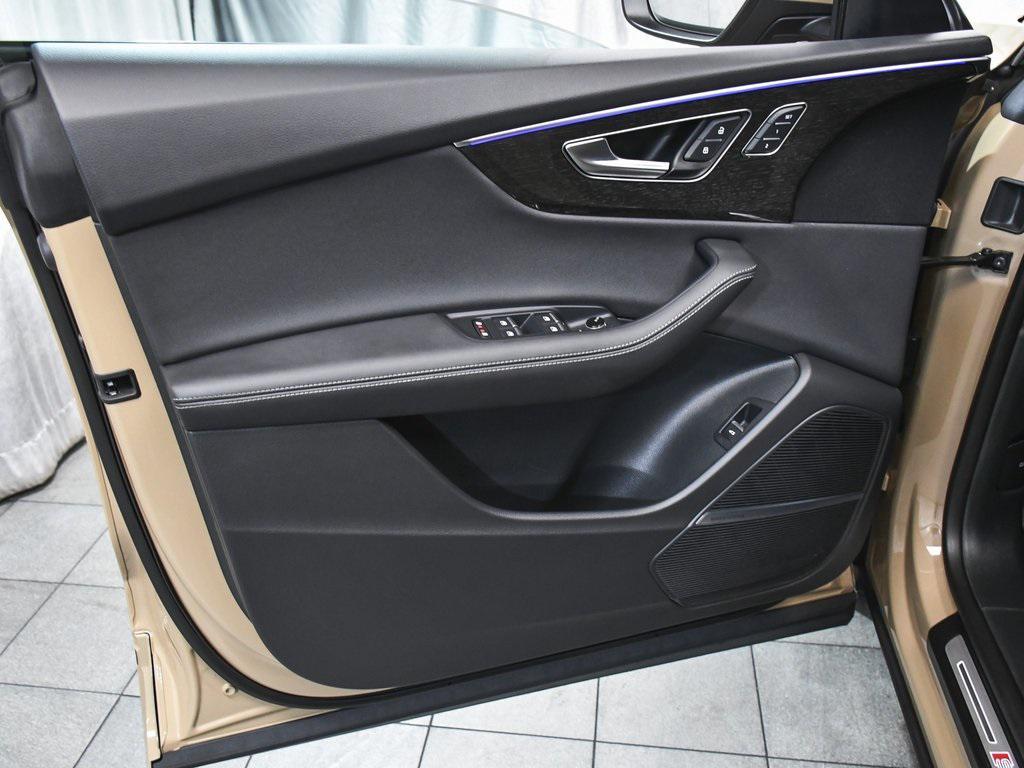 used 2024 Audi Q8 car