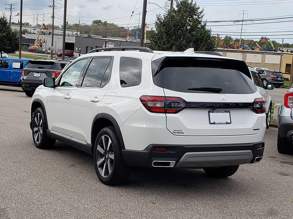 used 2025 Honda Pilot car, priced at $47,065