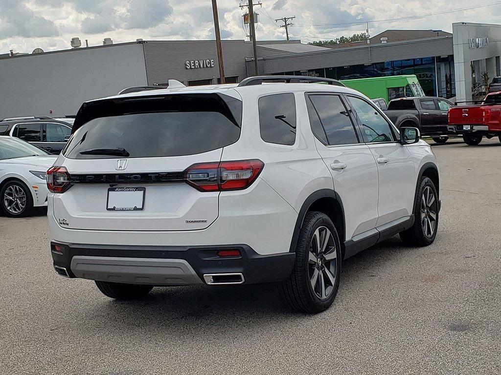 used 2025 Honda Pilot car, priced at $47,065