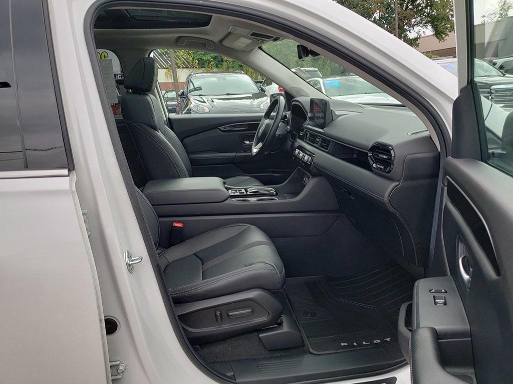 used 2025 Honda Pilot car, priced at $47,065