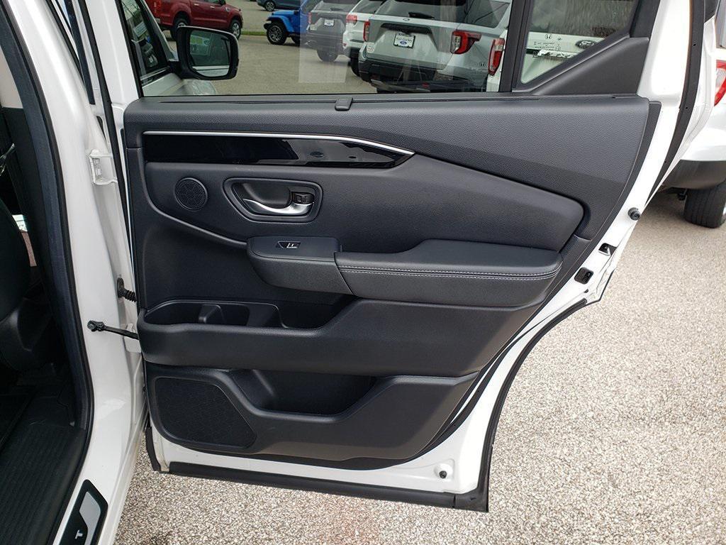 used 2025 Honda Pilot car, priced at $47,065