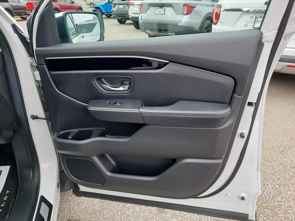 used 2025 Honda Pilot car, priced at $47,065