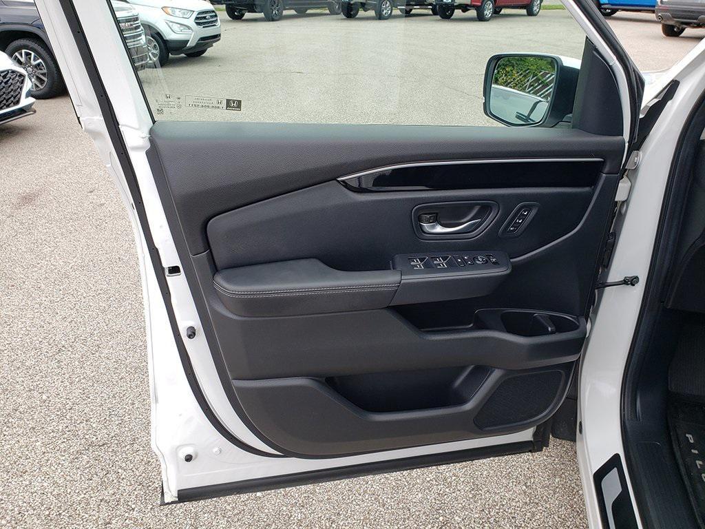 used 2025 Honda Pilot car, priced at $47,065