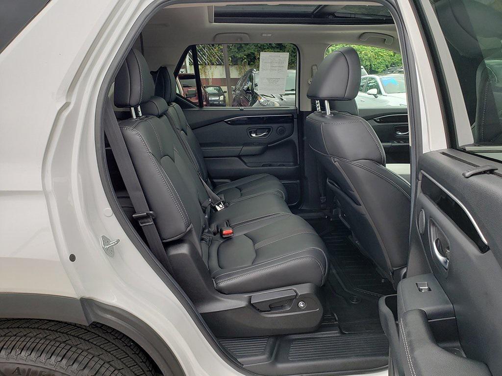 used 2025 Honda Pilot car, priced at $47,065