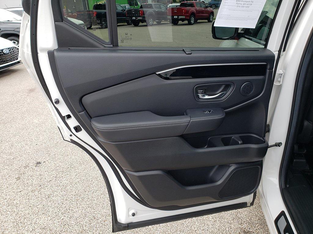 used 2025 Honda Pilot car, priced at $47,065