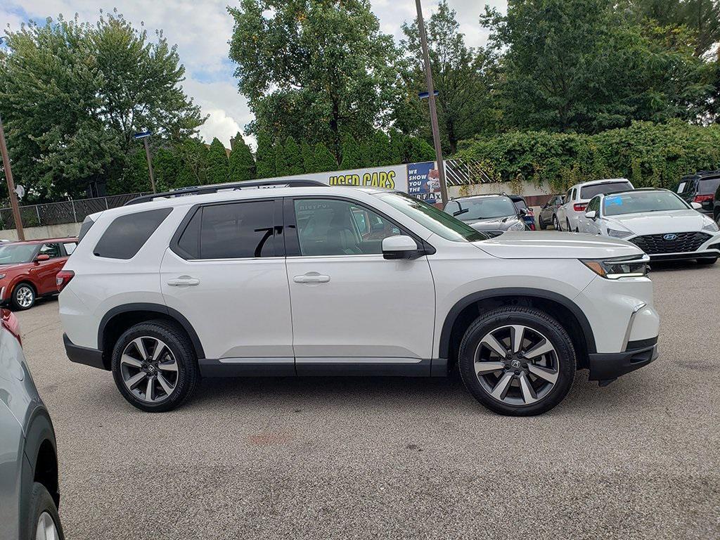used 2025 Honda Pilot car, priced at $47,065