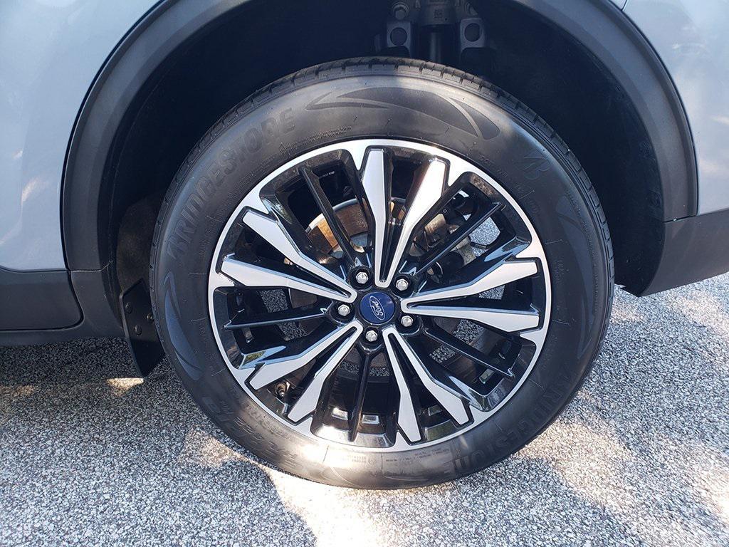 used 2022 Ford Escape car, priced at $24,933