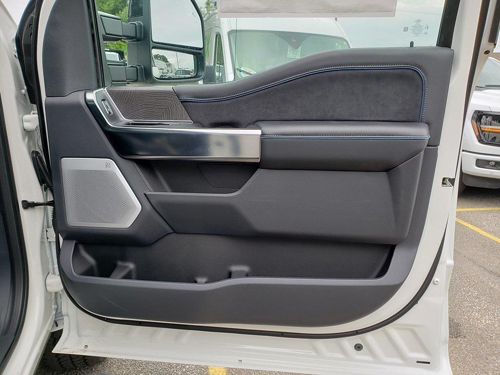 new 2025 Ford F-250 car, priced at $95,060