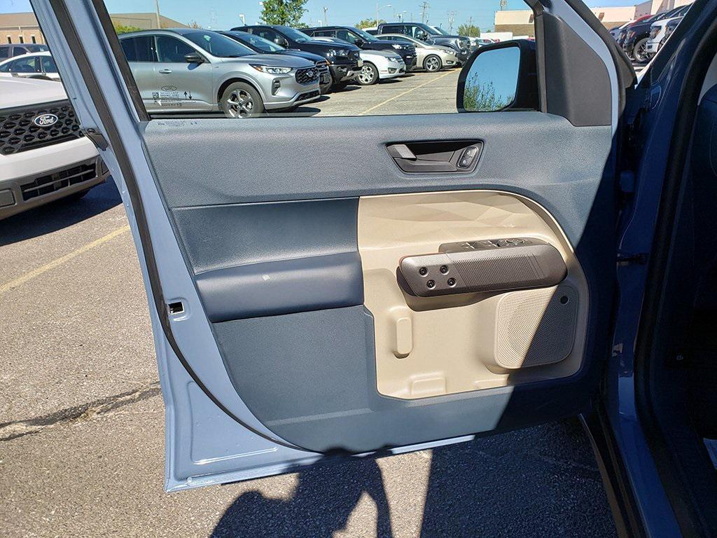 new 2025 Ford Maverick car, priced at $39,250