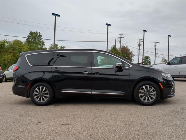 used 2023 Chrysler Pacifica Hybrid car, priced at $36,991