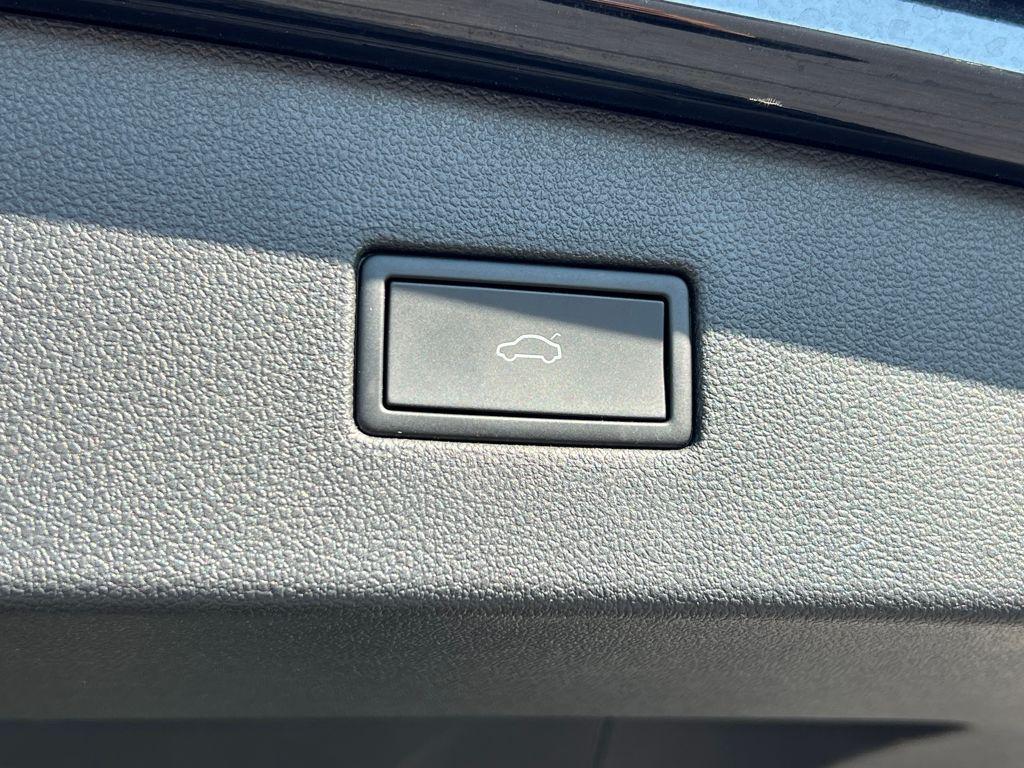 used 2022 Volkswagen Tiguan car, priced at $21,795