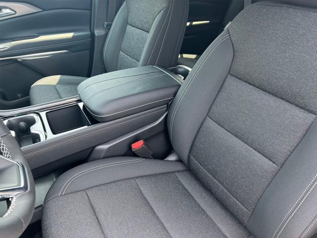 new 2025 Chevrolet Traverse car, priced at $44,523
