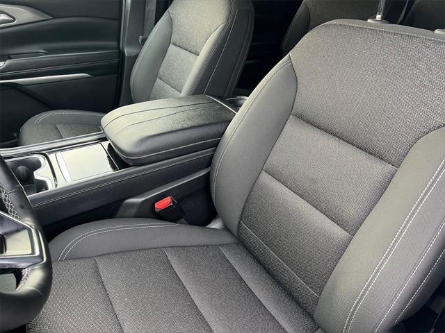 used 2024 Chevrolet Traverse car, priced at $39,995