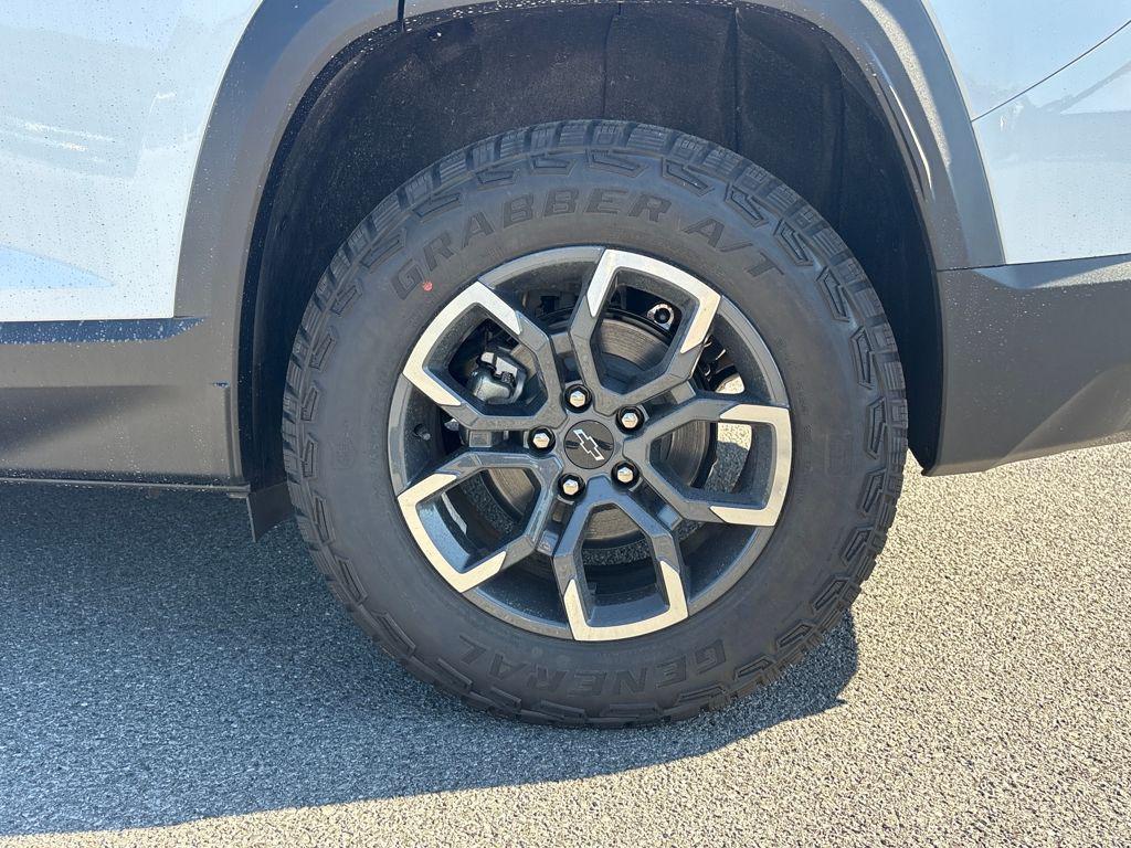 new 2026 Chevrolet Equinox car, priced at $35,657