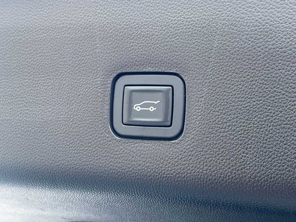 used 2018 Chevrolet Traverse car, priced at $19,395