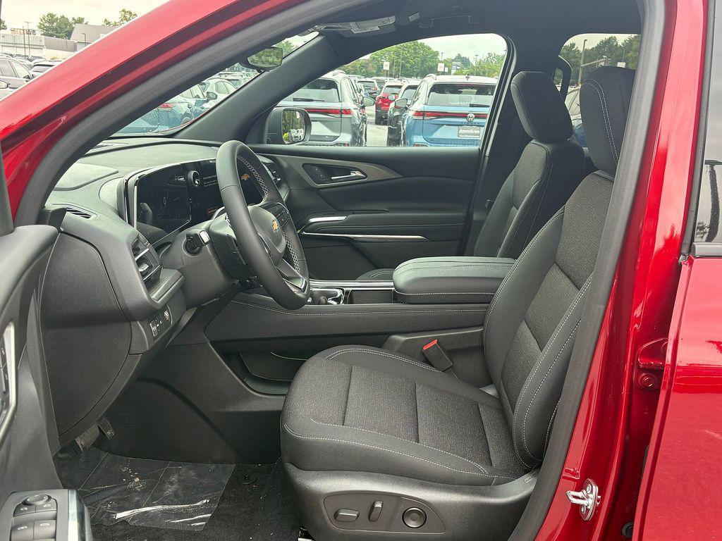 new 2026 Chevrolet Traverse car, priced at $43,021