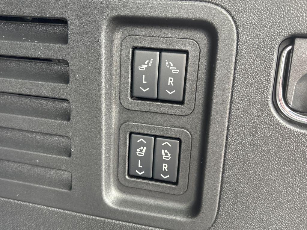 new 2026 Chevrolet Traverse car, priced at $59,533