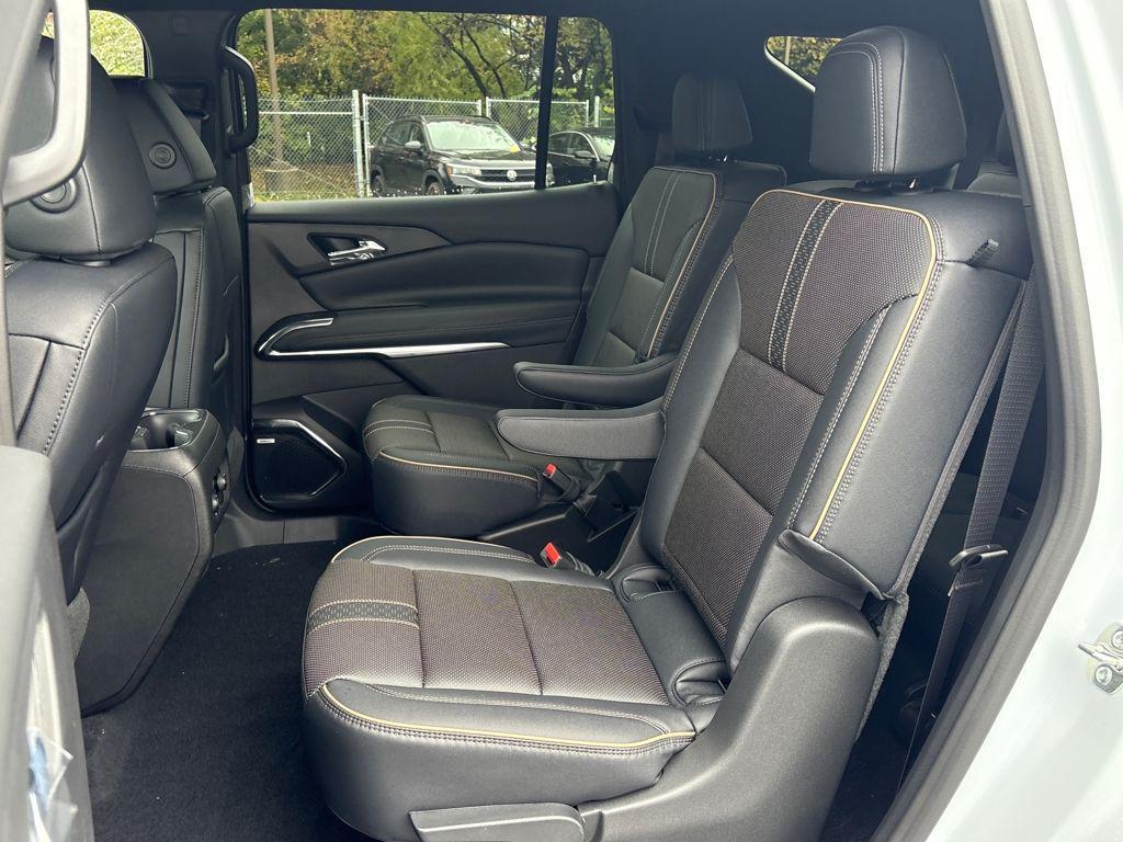 new 2026 Chevrolet Traverse car, priced at $59,533