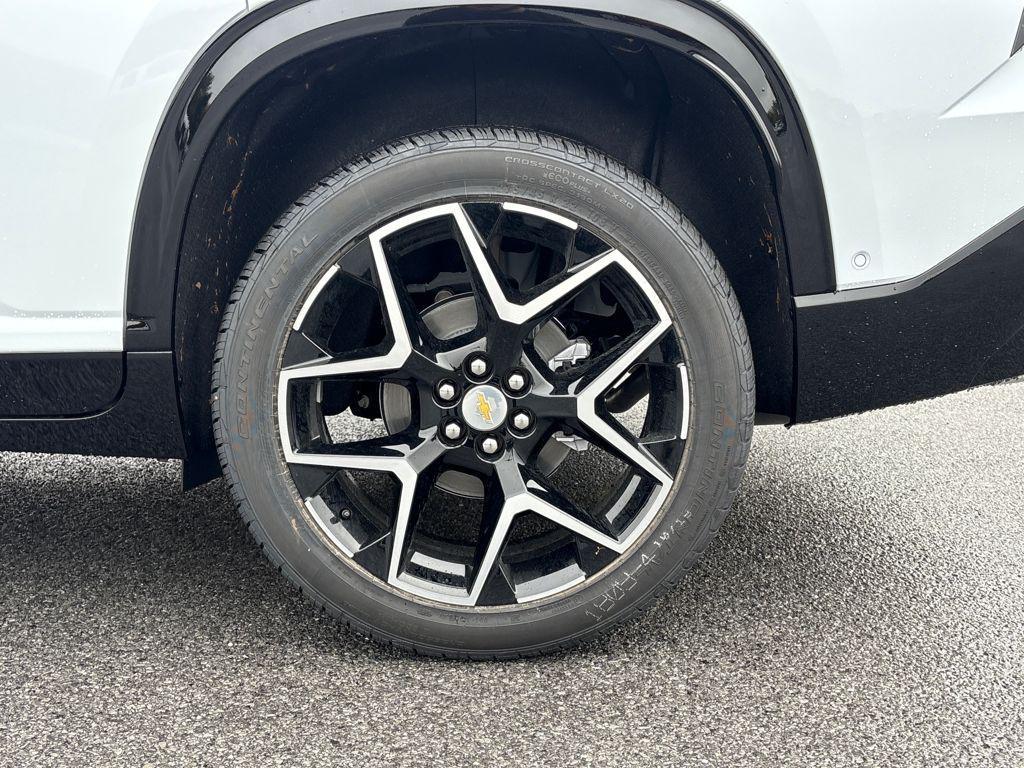 new 2026 Chevrolet Traverse car, priced at $59,533