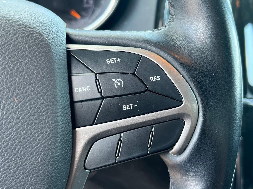 used 2022 Jeep Grand Cherokee car, priced at $25,395