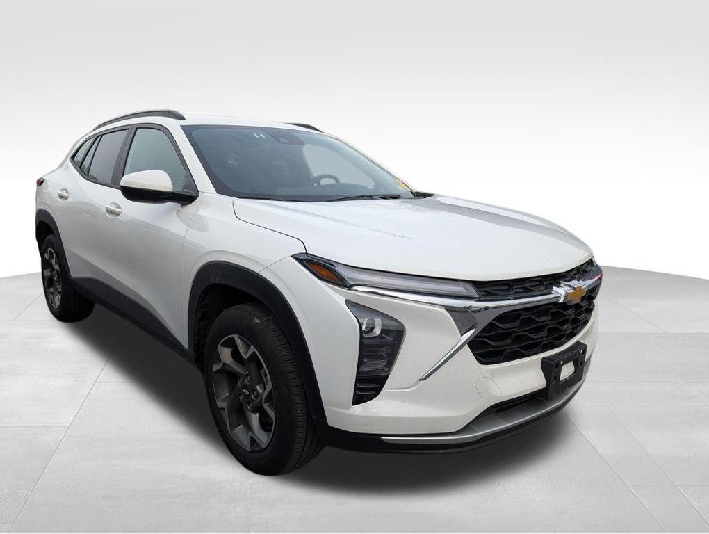 used 2025 Chevrolet Trax car, priced at $20,995