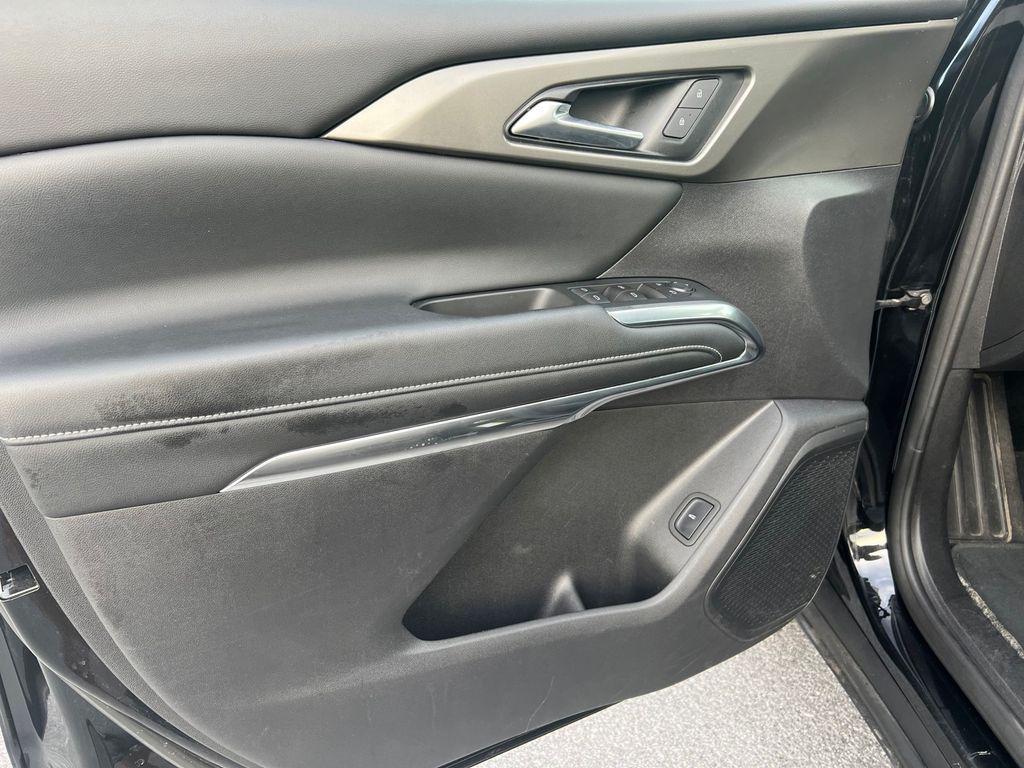 used 2024 Chevrolet Traverse car, priced at $37,495