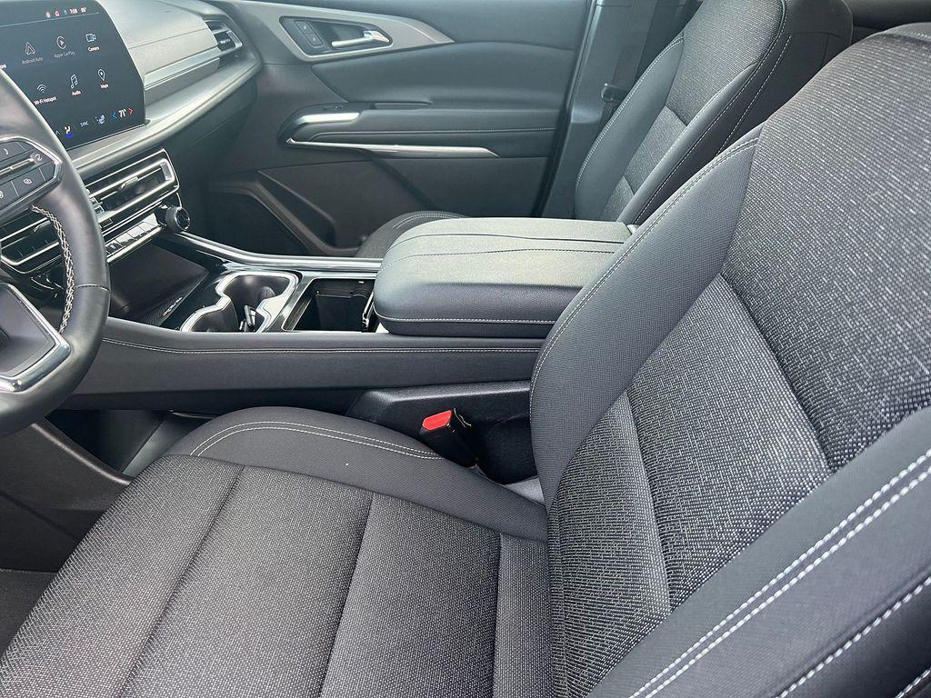 used 2024 Chevrolet Traverse car, priced at $37,495