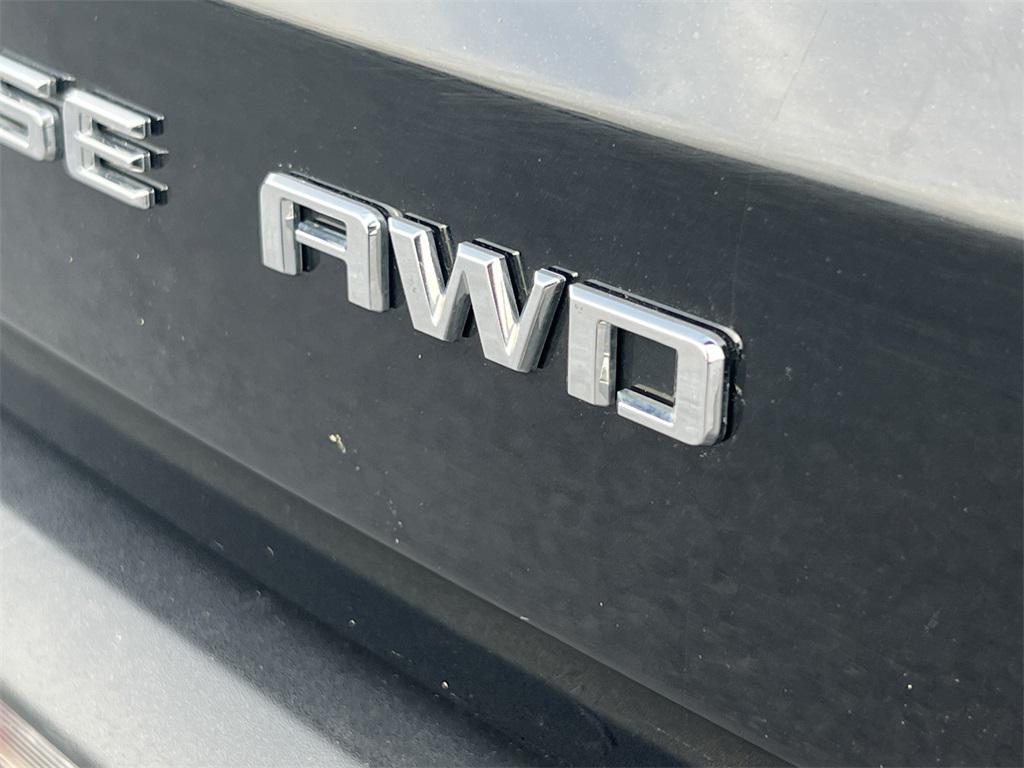 used 2024 Chevrolet Traverse car, priced at $38,995