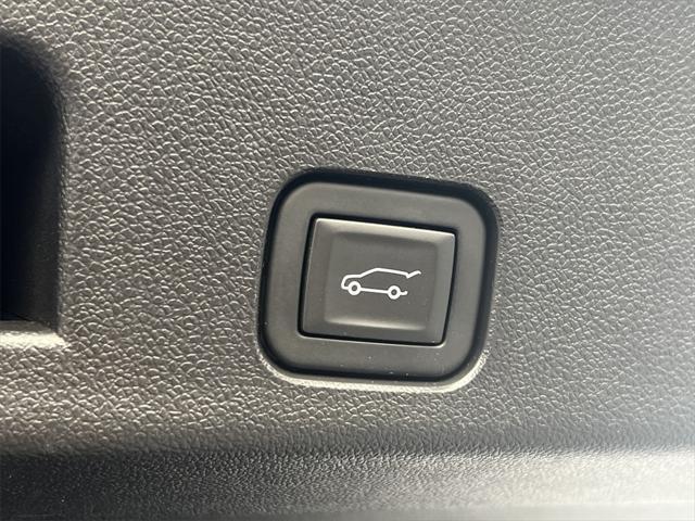 used 2024 Chevrolet Traverse car, priced at $39,995