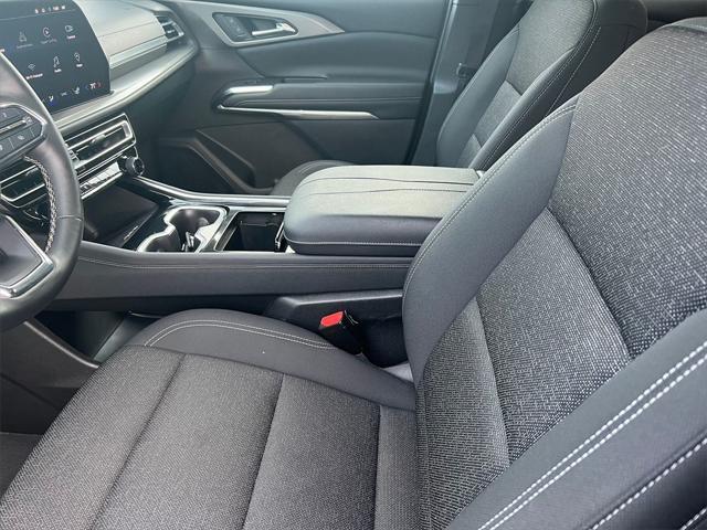 used 2024 Chevrolet Traverse car, priced at $39,995
