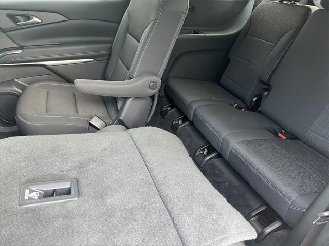 used 2024 Chevrolet Traverse car, priced at $39,995