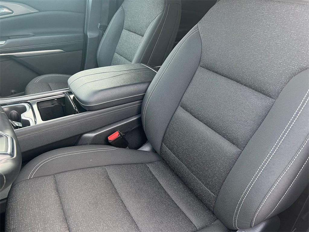 used 2024 Chevrolet Traverse car, priced at $38,995