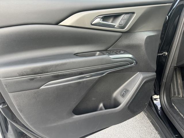 used 2024 Chevrolet Traverse car, priced at $39,995