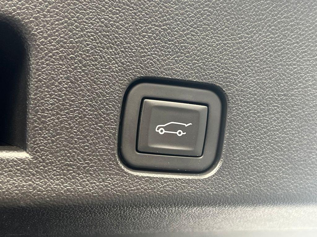 used 2024 Chevrolet Traverse car, priced at $37,495