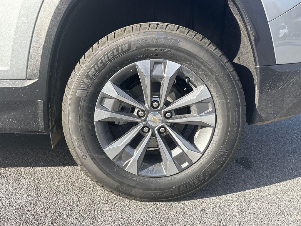 new 2026 Chevrolet Equinox car, priced at $32,440