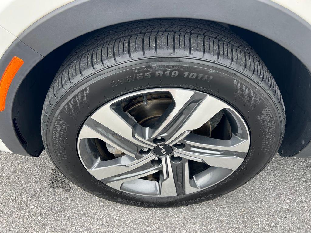 used 2022 Kia Sorento Plug-In Hybrid car, priced at $20,995