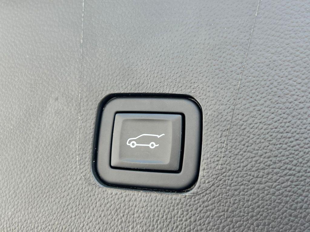 used 2024 Chevrolet Traverse car, priced at $43,995